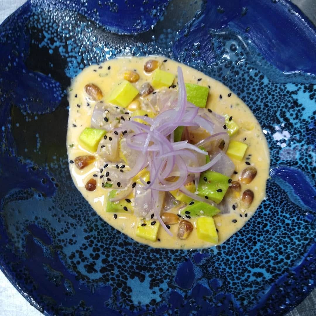 Corte, salsa y vajilla